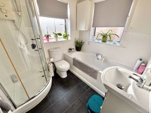 Shower room- click for photo gallery